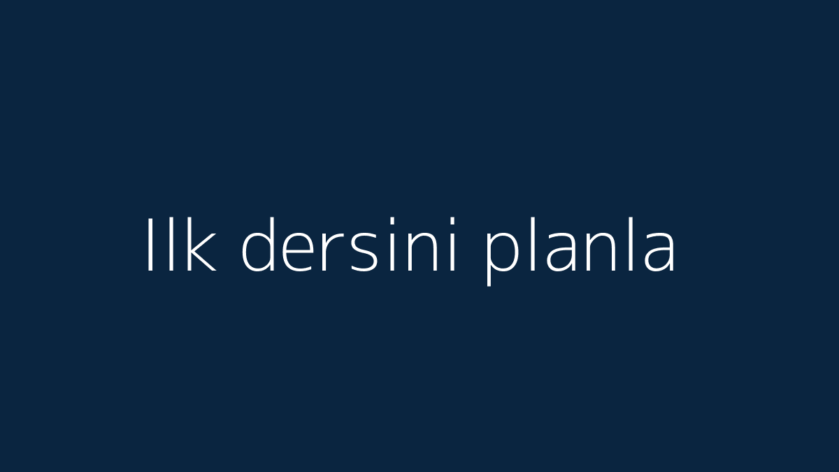 Ders planını takviminde işaretleyen bir öğrenci.