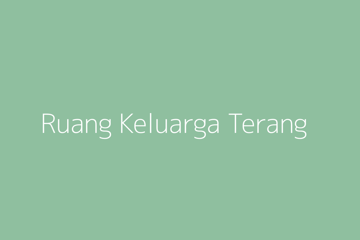 Interior ruang keluarga dengan pencahayaan alami
