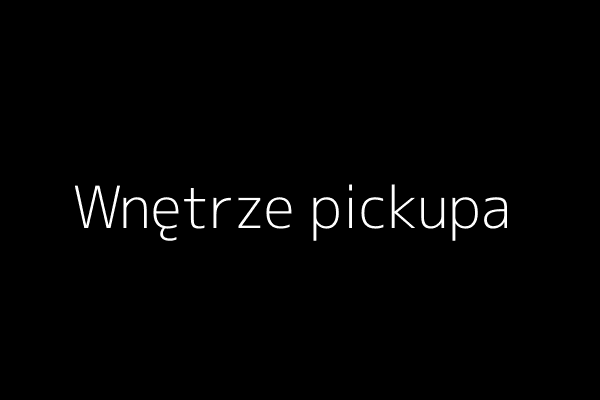 Wnętrze pickupa z widocznymi fotelami i kierownicą